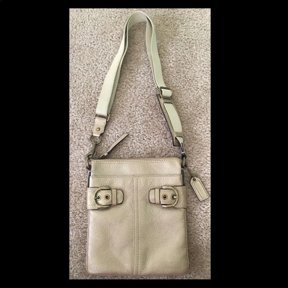 COACH cross body - Picture 1 of 3